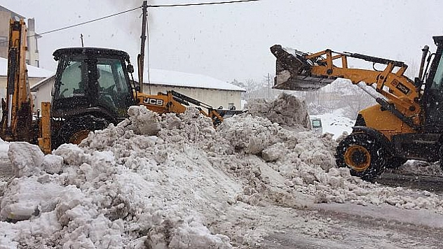 YENİ YILA KARLA UYANDILAR