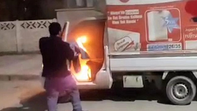 ALEV ALAN ARACI MONTUYLA SÖNDÜRMEYE ÇALIŞTI