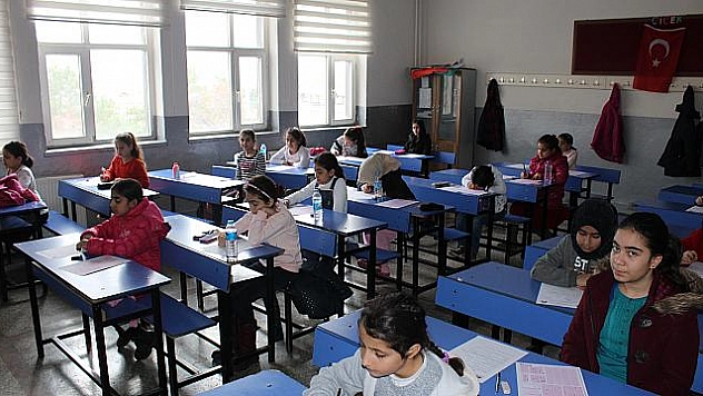 ELAZIĞ'DA UMRE ÖDÜLLÜ SİYER SINAVI YAPILDI