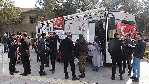 ELAZIĞLI VATANDAŞLARDAN AFRİN'DEKİ ASKERLER İÇİN KAN BAĞIŞI