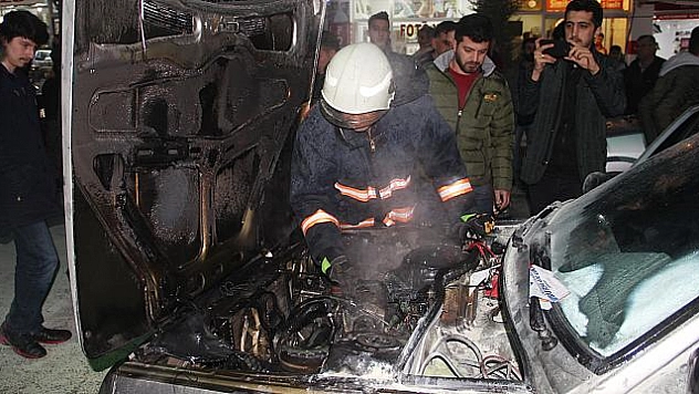 Seyir halindeki otomobil yandı