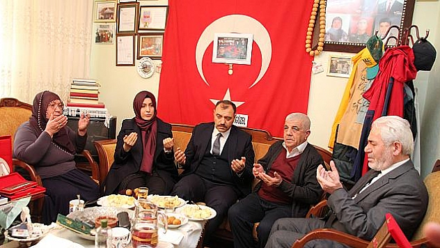 VALİ KALDIRIM  ŞEHİT AİLELERİNİ ZİYARET ETTİ 