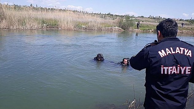 Balık tutmak için girdiği çayda boğuldu 