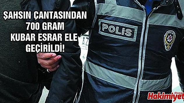 POLİS, ŞÜPHELİYİ 700 GRAM ESRARLA YAKALADI