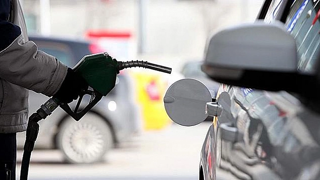 Benzin 16 Kuruş Ucuzladı
