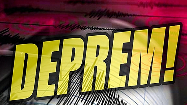 DEPREM NEDENİYLE İNSANLAR EVLERİNDEN DIŞARI ÇIKTI 