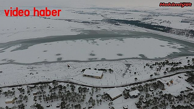 Elazığ'da hava soğudu, baraj gölü dondu