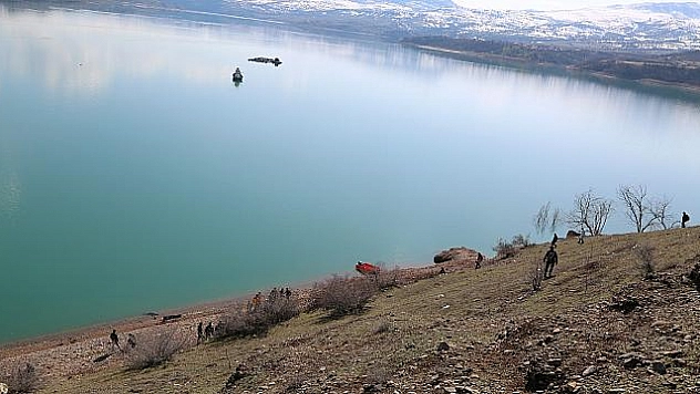 KAYIP OLAN GENÇ KIZIN CESEDİ BARAJ GÖLÜNDE BULUNDU
