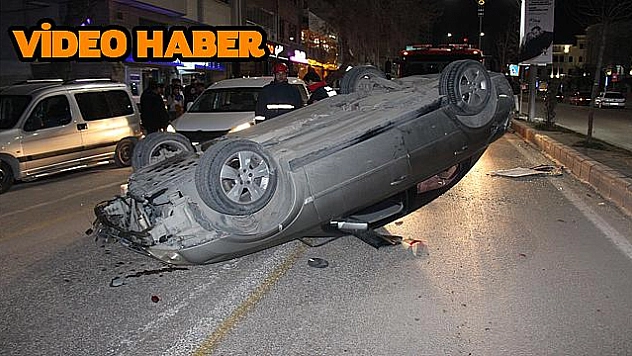 Refüje çarpan otomobil ters döndü: 2 yaralı