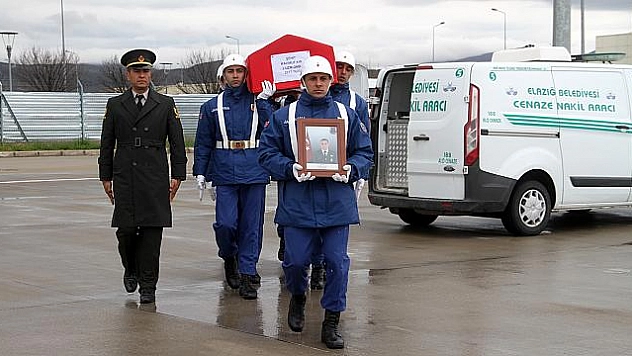 Kaza kurşunuyla şehit düşen uzman onbaşı, memleketine uğurlandı