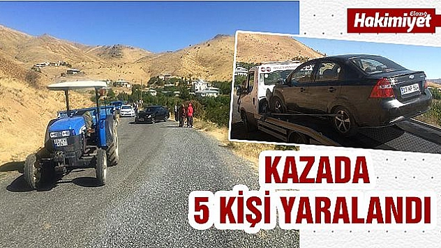 Otomobil, traktöre çarptı