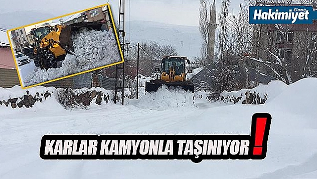 Karlıova'da kar kamyonlarla taşınıyor