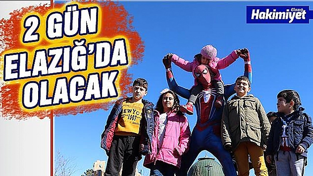 Örümcek Adam depremzede çocukları eğlendirdi