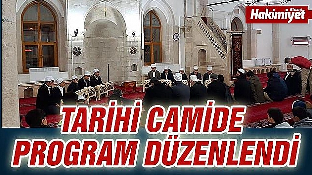 FETİH SURESİ'NİN  OKUNMASINA DEVAM EDİLİYOR