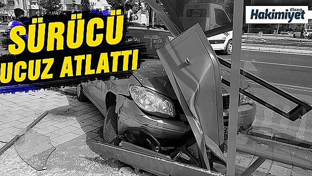 Otomobil, otobüs durağına girdi