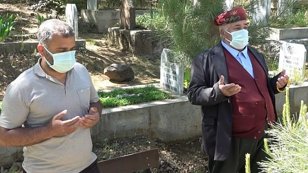 28 yıldır her bayram önce şehit çocuklarının kabrini ziyaret ediyor