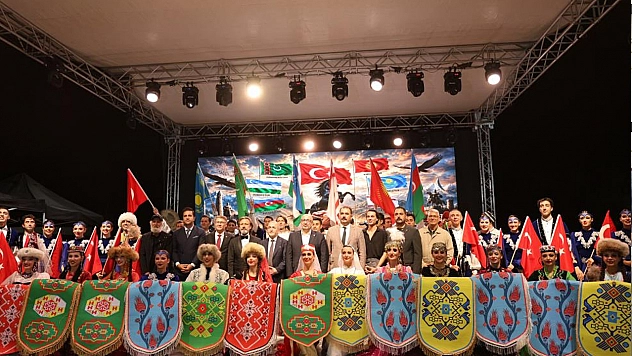 29. Uluslararası Hazar Şiir Akşamları: Gösteriler ayakta alkışlandı