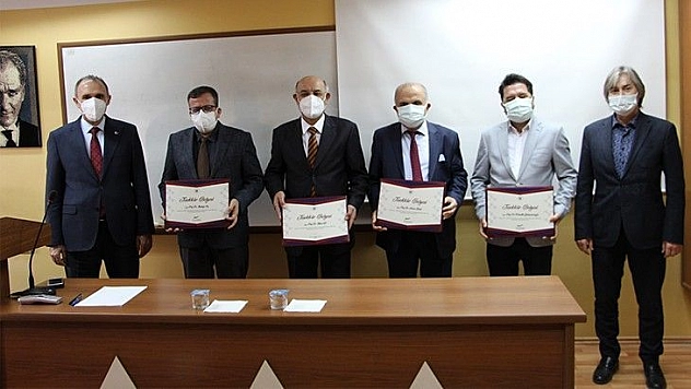 4 Öğretim Üyesine Teşekkür Belgesi