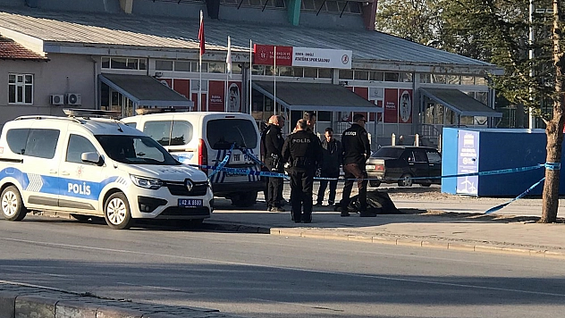 60 yaşındaki adam kaldırımda ölü bulundu