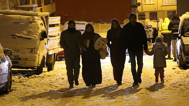 7.4'lük depremi hisseden Elazığlılar korku dolu anları anlattı