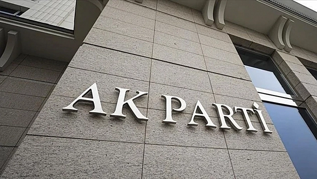 AK Parti 4 il başkanı görevden alındı
