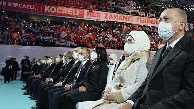 Ak Parti'de yeni yönetim listesi belli oldu