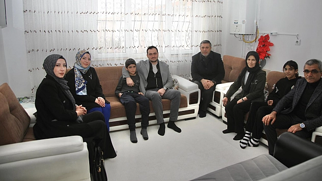 Ak parti Elazığ'dan rekor saha çalışması: 250 kişilik ekip iki günde 950 haneyi ziyaret etti