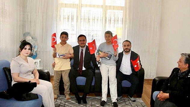 Ak Parti Elazığ Teşkilatı'ndan 23 Nisan'da gönüllere dokunan ziyaretler