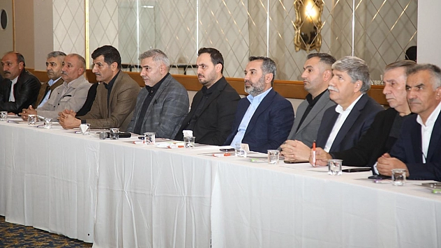 Ak Parti İl Başkanı Sencer Selmanoğlu ve Belediye Başkanı Şahin Şerifoğulları Şavaklılar ile bir araya geldi