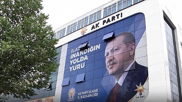 Ak Parti'nin 25. Yılı Elazığ'da mesajlarla kutlandı