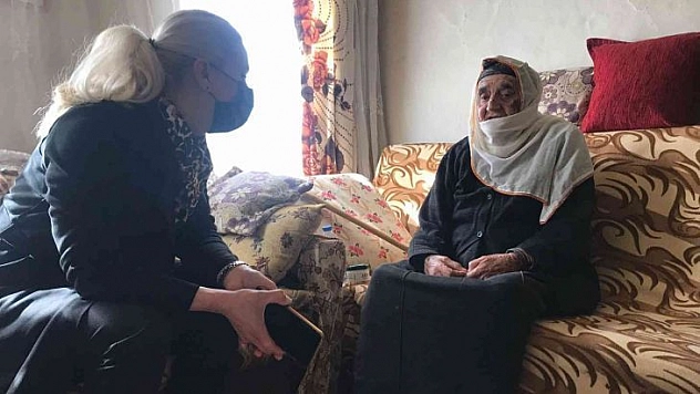 AK Parti Pülümür İlçe Başkanlığı'ndan cumhuriyetle yaşıt yaşlılara ziyaret