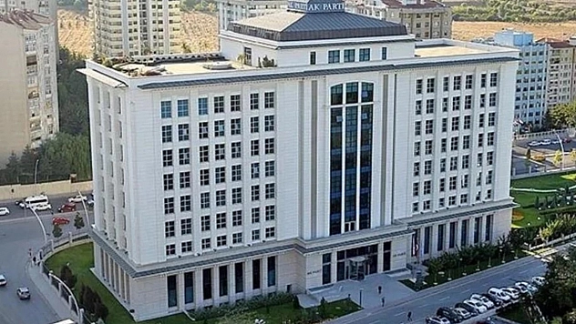 AK Parti Sahaya İniyor!