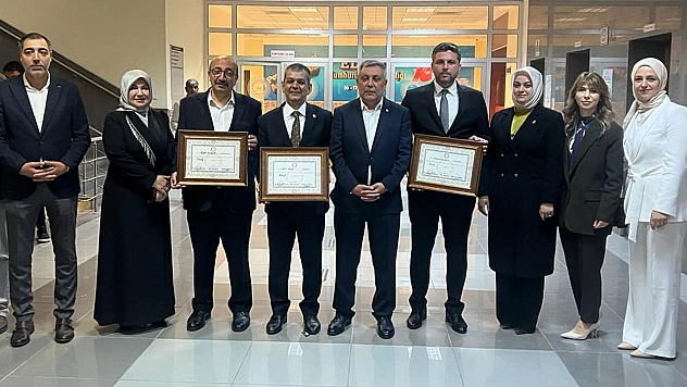 Ak Partili Elazığ Milletvekilleri  Mazbatalarını Aldı