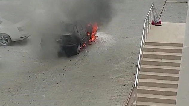 Elazığ'da Alev Alan Araç Kullanılamaz Hale Geldi