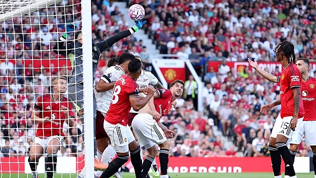Altay bayındır, Arsenal maçındaki hatasıyla tepki çekti