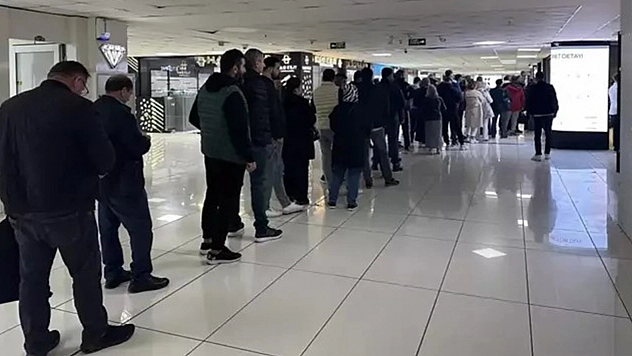 Altın fiyatları düştü, vatandaş soluğu kuyumcularda aldı