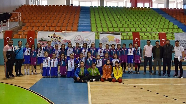 Analig hentbol grup müsabakaları sona erdi