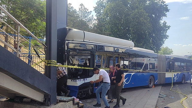 Ankara'da zincirleme kaza: 20 yaralı