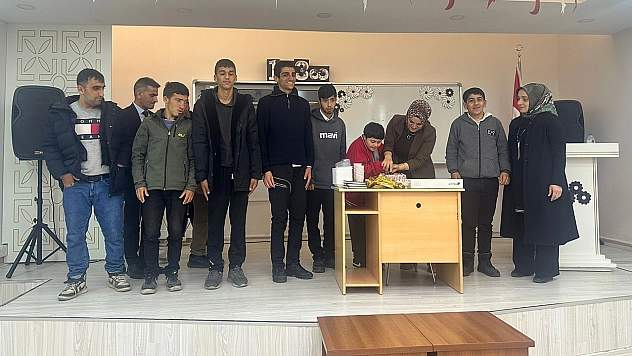 Arıcak'ta lise öğrencilerinden özel gereksinimli çocuklara anlamlı etkinlik