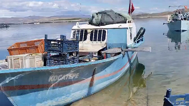 Av yasağı başladı: Balıkçılar teknelerini karaya çekti