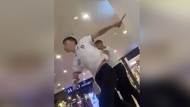 AVM'de dehşet anlar!