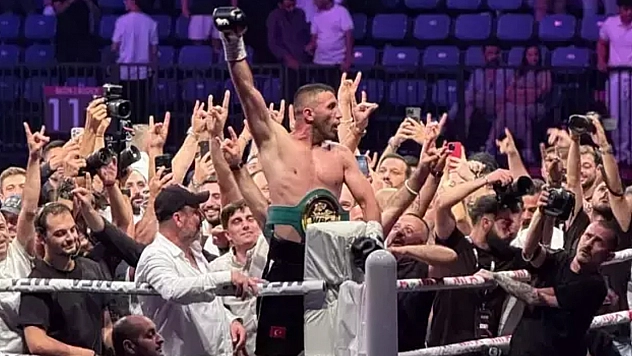 Avni Yıldırım, Mega Fıght arena 3'te altın kemerin sahibi oldu
