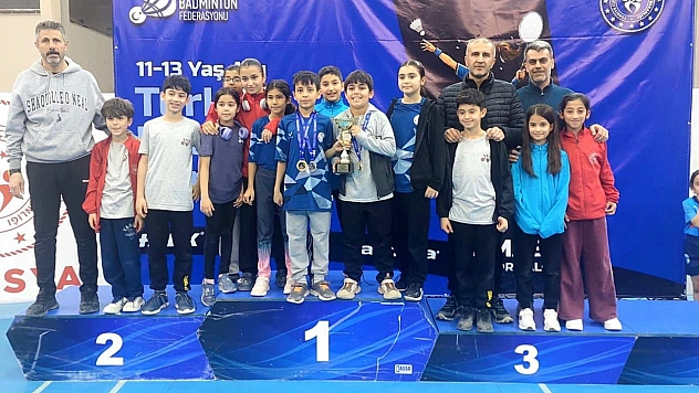 Badminton Türkiye şampiyonasında zirve Elazığ'ın