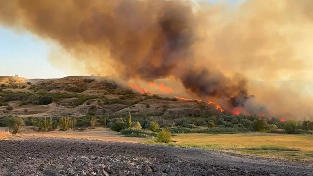 Bahçe yangınına havadan ve karadan müdahale