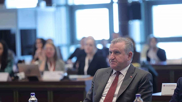 Bakan Bak: 'Gençleri bugünün ortağı ve karar süreçlerinin doğal paydaşı olarak görüyoruz'