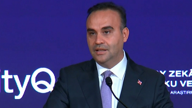 Bakan Kacır, yapay zeka sempozyumunda konuştu