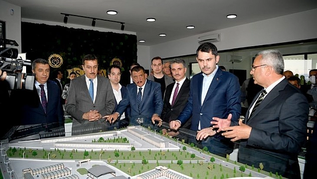 Bakan Kurum, dünya kayısı ticaret merkezinde incelemelerde bulundu