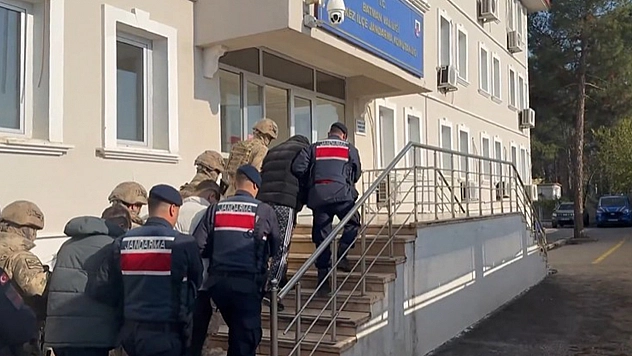 Bakan Yerlikaya: 'Yasa dışı bahis suçuna yönelik operasyonlarda 42 şüpheliyi yakaladık, 27'si tutuklandı'