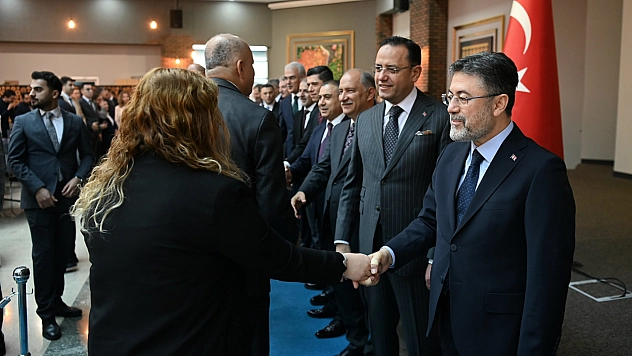 Bakan Yumaklı, personelle buluştu