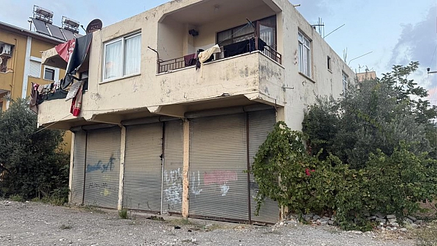 Balkondan düşen bebek ölümden döndü